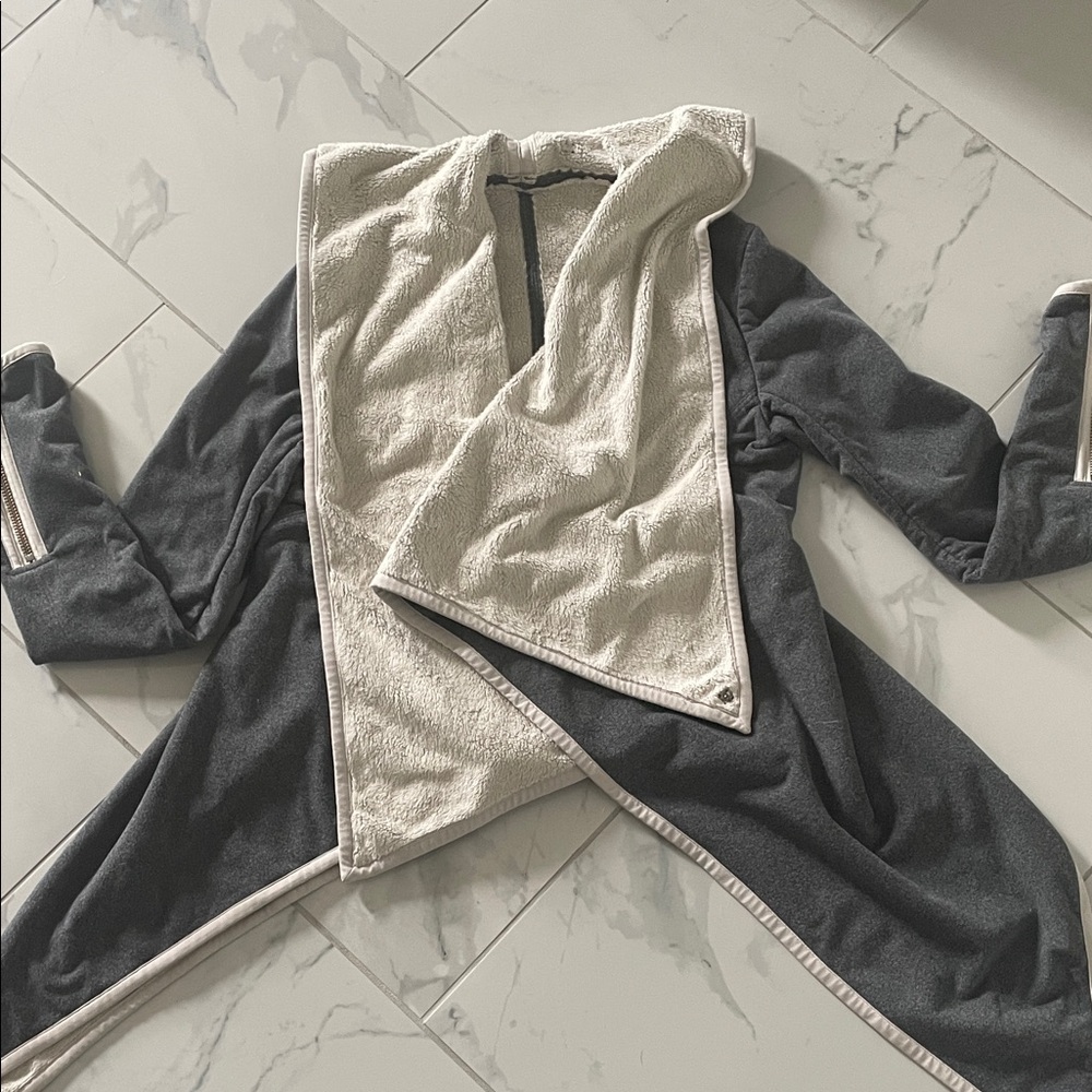 lululemon athletica Two-Tone Gray and Cream Cozy Asymmetrical Wrap Jacket